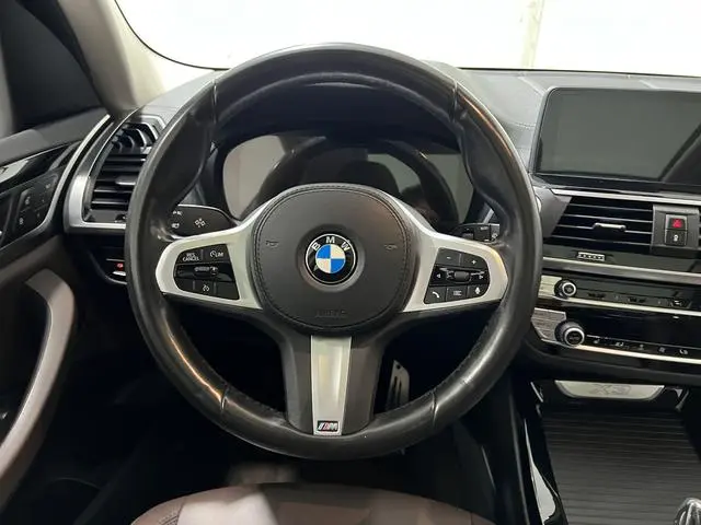 BMW BMW X3 xDrive25i M sports suit