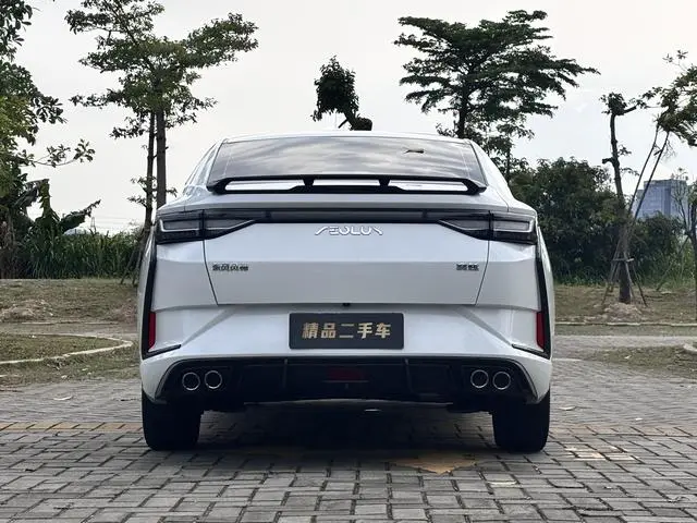 Dongfeng Fengshen Yi Hyun Mach Version 1.5L Automatic Glory Version