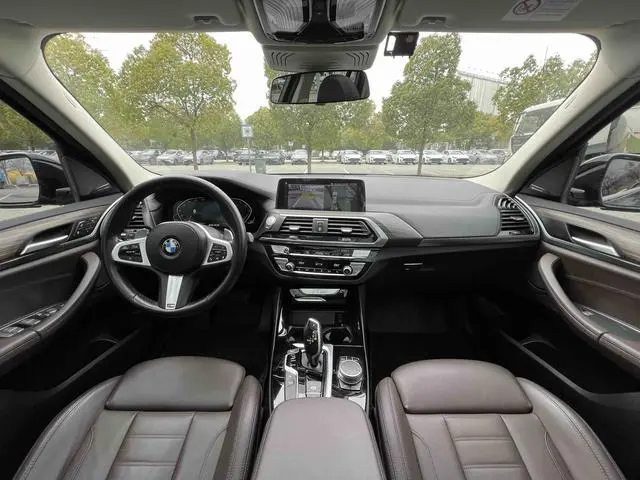 BMW BMW X3 xDrive28i M sports suit