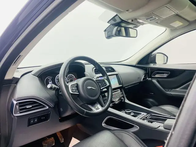 Jaguar Jaguar F-PACE 2.0T four-wheel drive R-Sport sports version