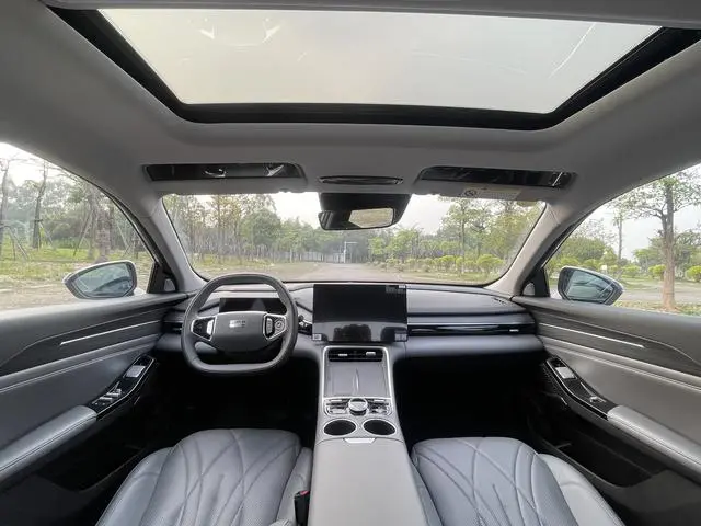 Geely Galaxy Galaxy L6 1.5 EM-i DHT 140KM Starship Version