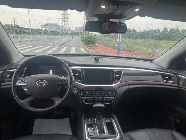 GAC Trumpchi GS8 320T two-wheel drive luxury Zhilian Edition 7 seats