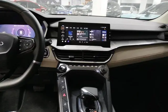 LYNK & CO Lynk & Co. 06 EM-P 84KM battery life version Pro