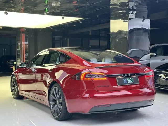 Tesla Model S P90D