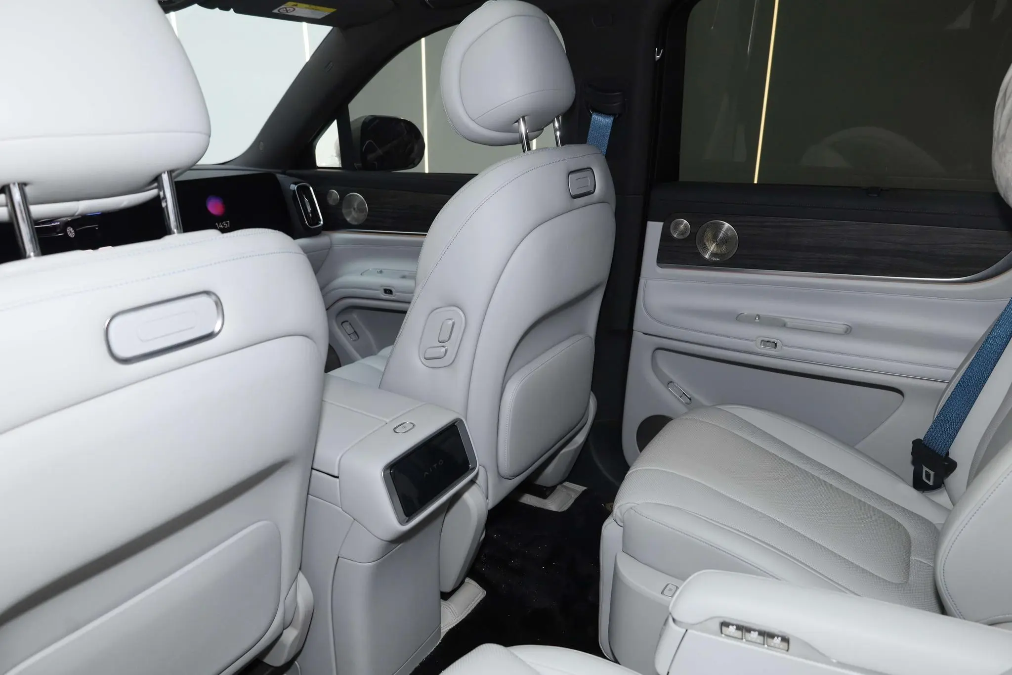AITO Ask the world M9 Extended range Ultra six-seater version