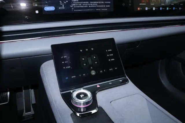 VOYAH Lantu chasing light PHEV Ultra-long battery life, four-wheel drive ultimate edition