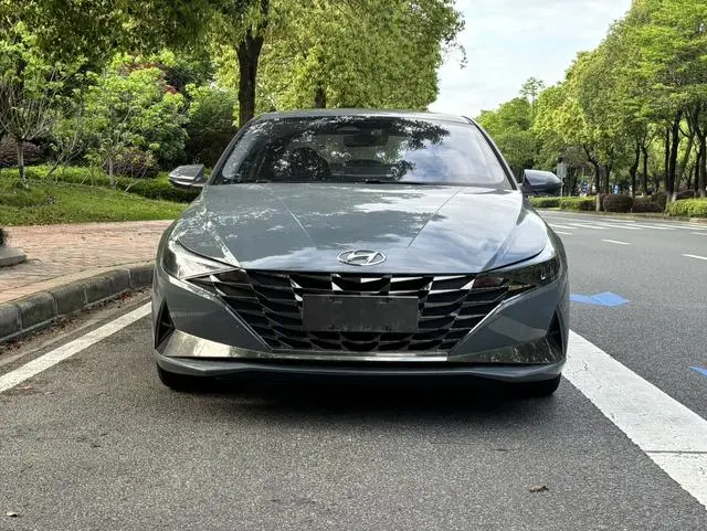 Hyundai Elantra 1.5L CVT LUX Premium Edition