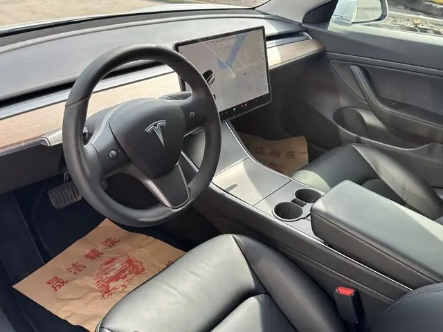 Tesla Model 3 Long battery life, rear-wheel drive version