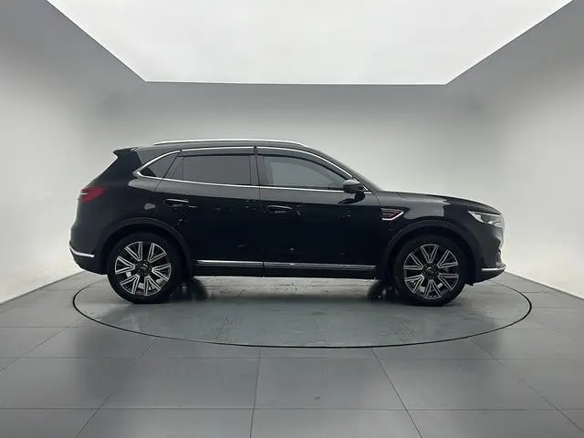 Hongqi Hongqi HS5 Facelift 2.0T Zhilian flag enjoy four-wheel drive version