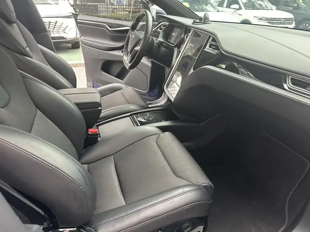 Tesla Model X 60D
