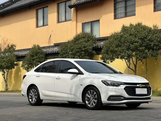 Chevrolet Cruze 320 automatic Enjoy Skylight version