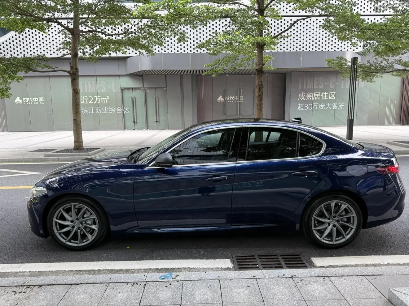Alfa Romeo Giulia 2.0T 200HP Deluxe Edition