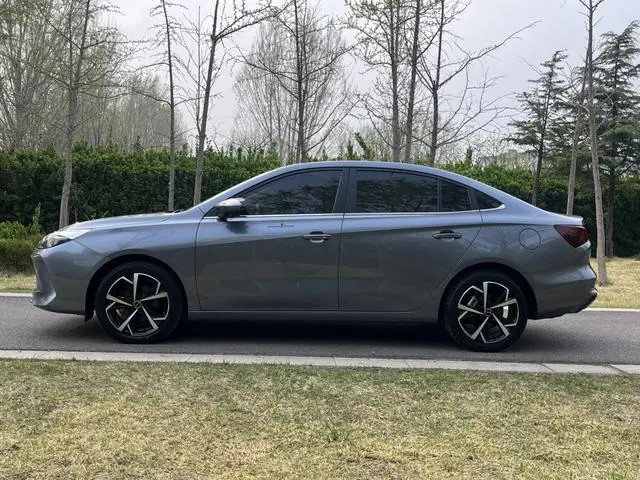 Roewe Roewe i5 1.5L CVT Premium Edition