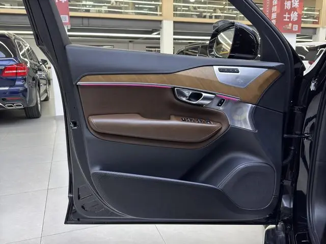 Volvo Volvo XC90 PHEV E-drive hybrid T8 Zhizun Edition 7-seater Country V