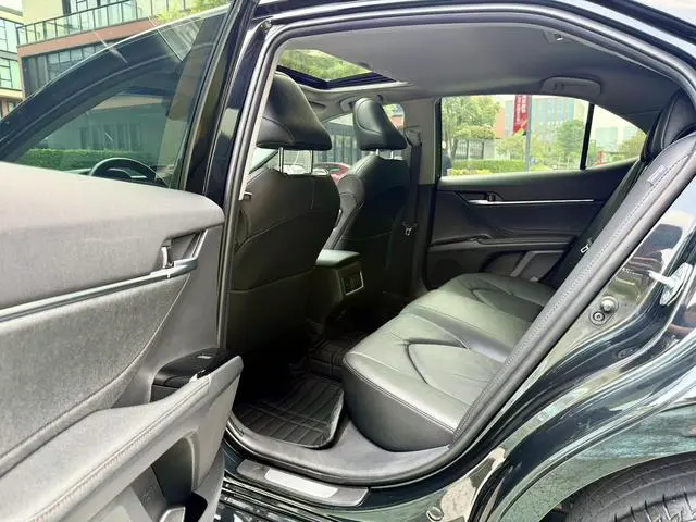 TOYOTA Camry 2.0G Deluxe Edition