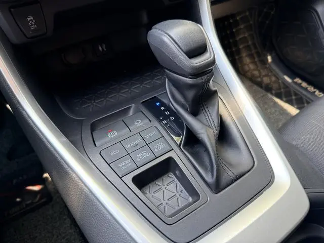 TOYOTA RAV4 Rongfang 2.0L CVT four-wheel drive fashion version