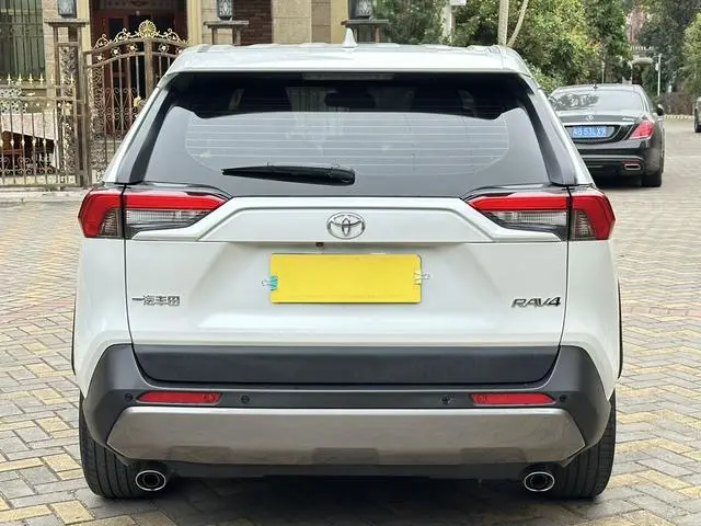 TOYOTA RAV4 Rongfang 2.0L CVT two-wheel drive fashion version