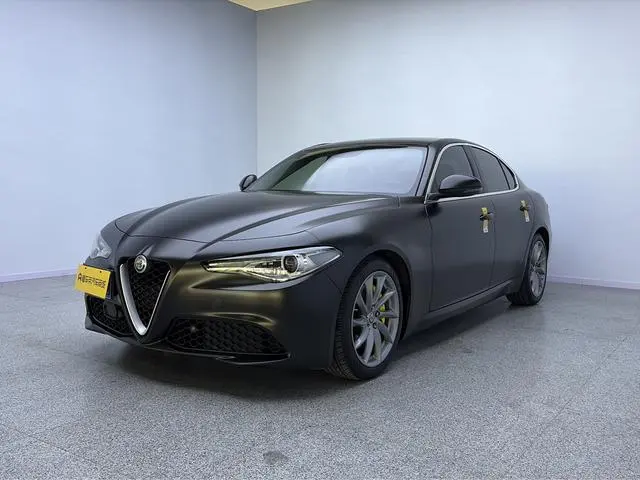 Alfa Romeo Giulia 2.0T 280HP Deluxe Edition