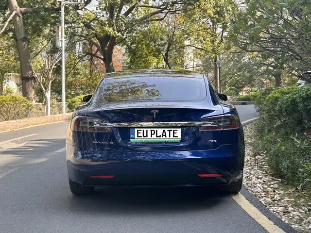Tesla Model S 75D Standard battery life version