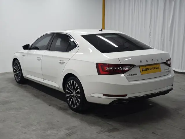 Skoda Speed pie ZI330 DSG Comfort Edition Country VI