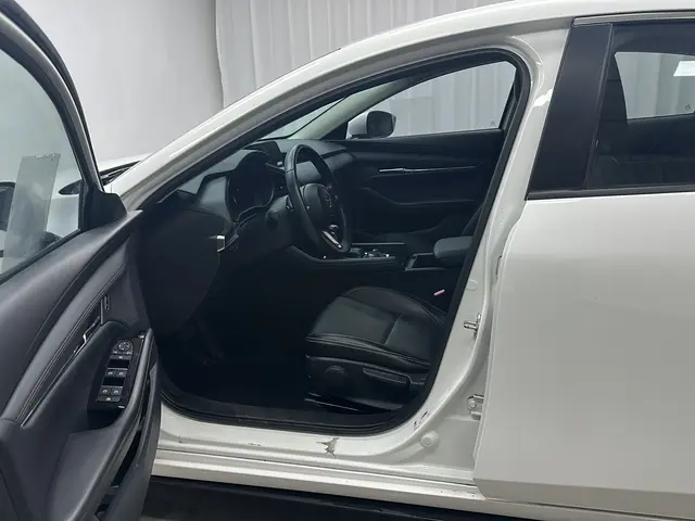 Mazda Mazda 3 Angkesaila 2.0L automatic quality dazzling version