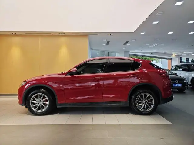 Alfa Romeo Stelvio 2.0T 200HP Elite Edition