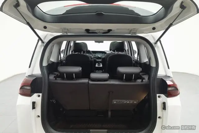 GAC Trumpchi M6 270T automatic Premium Edition 7-seater Country VI