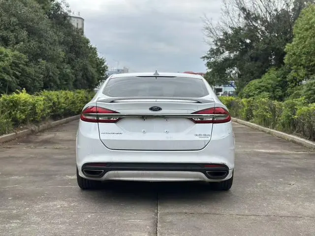 Ford Mondeo EcoBoost 200 fashion type