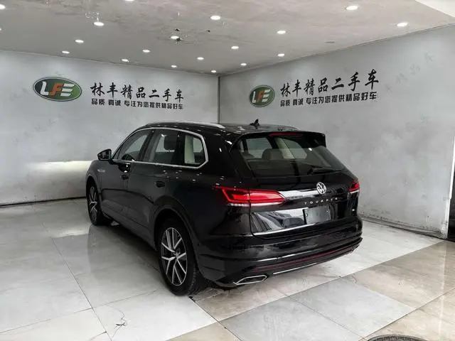 Volkswagen Touareg 3.0 TSI Sharp Front Version Country V