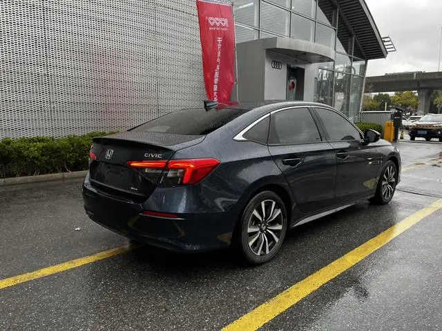 Honda Civic 2.0L e: HEV Pioneer Edition