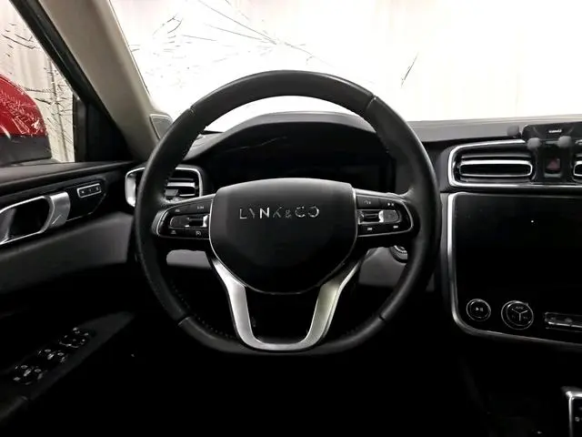 LYNK & CO Lynk &Co. 01 EM-P 1.5T Jin Pro Country VI