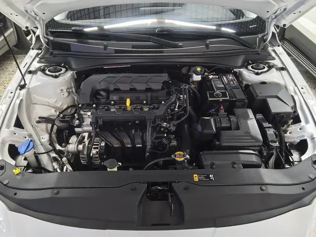Hyundai Elantra 1.5L CVT LUX Premium Edition