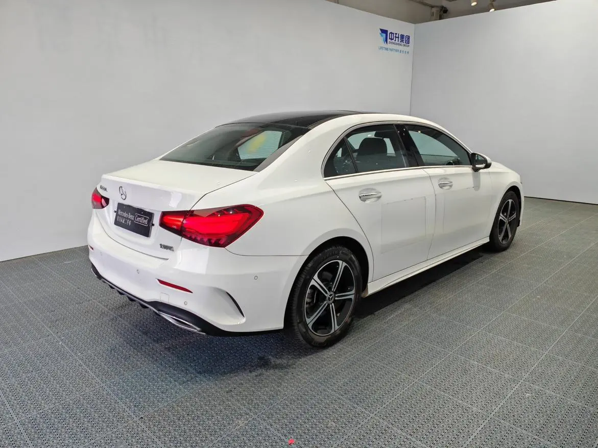 Mercedes-Benz Mercedes-Benz A-class A 200 L sports sedan fashion Version