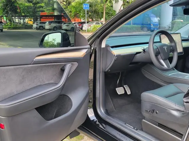 Tesla Model Y Facelifted rear-wheel drive version