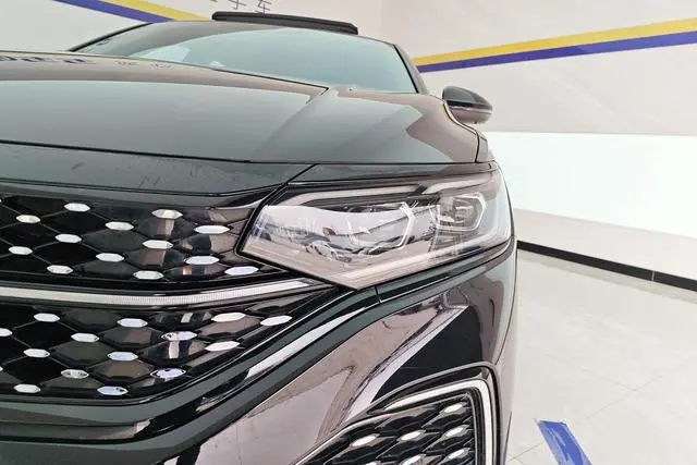 Volkswagen Passat Facelift 330TSI Starry Sky Deluxe Edition