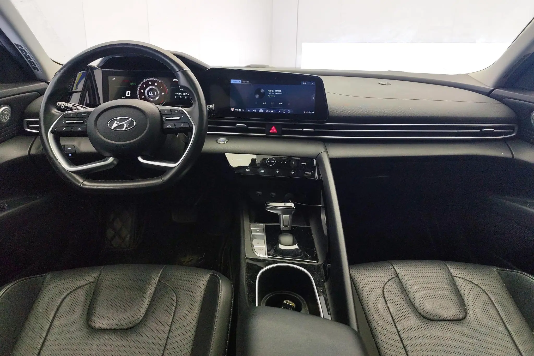 Hyundai Elantra 1.5L CVT LUX Premium Edition