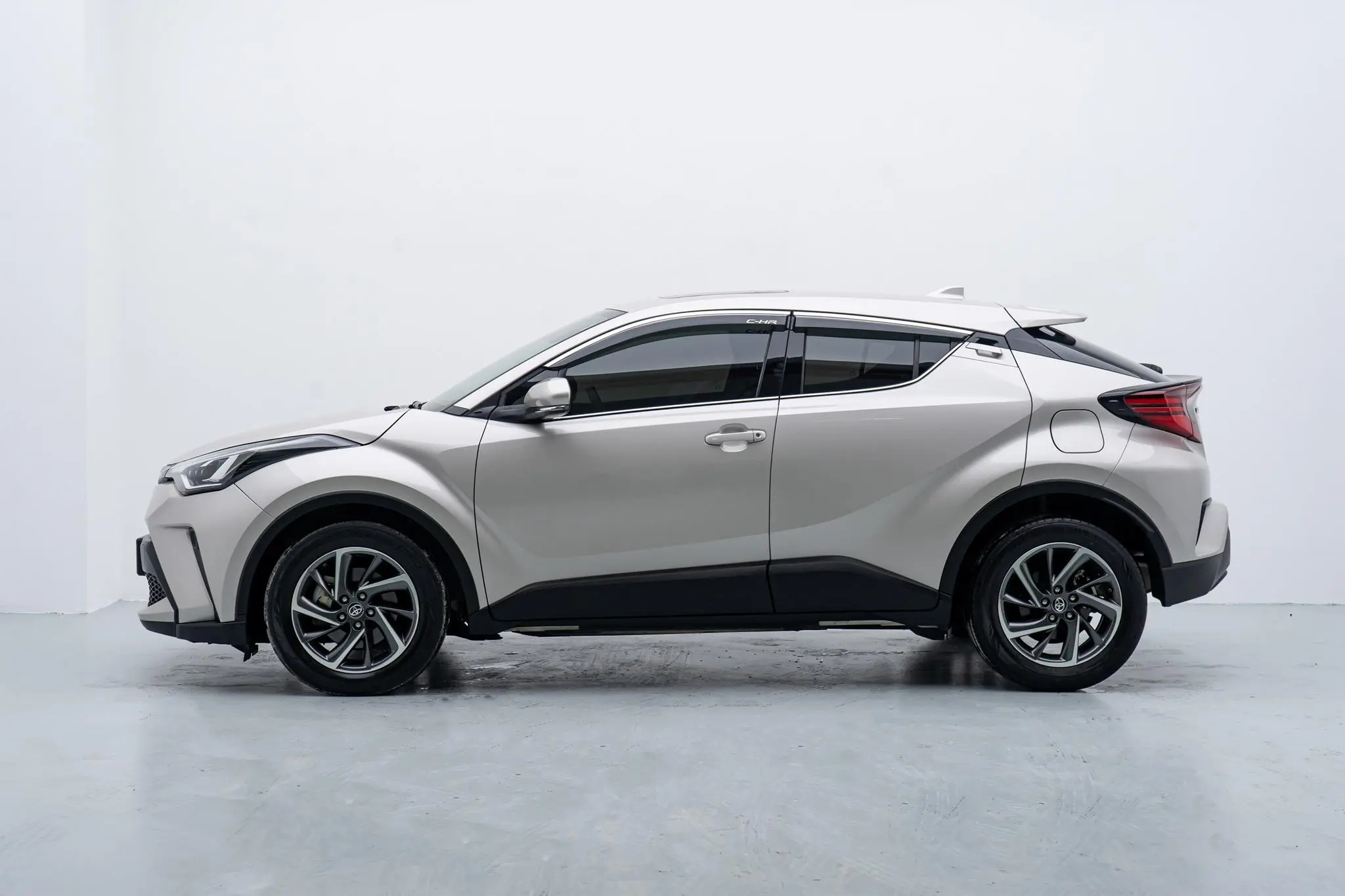 TOYOTA Toyota C-HR 2.0L Deluxe Edition
