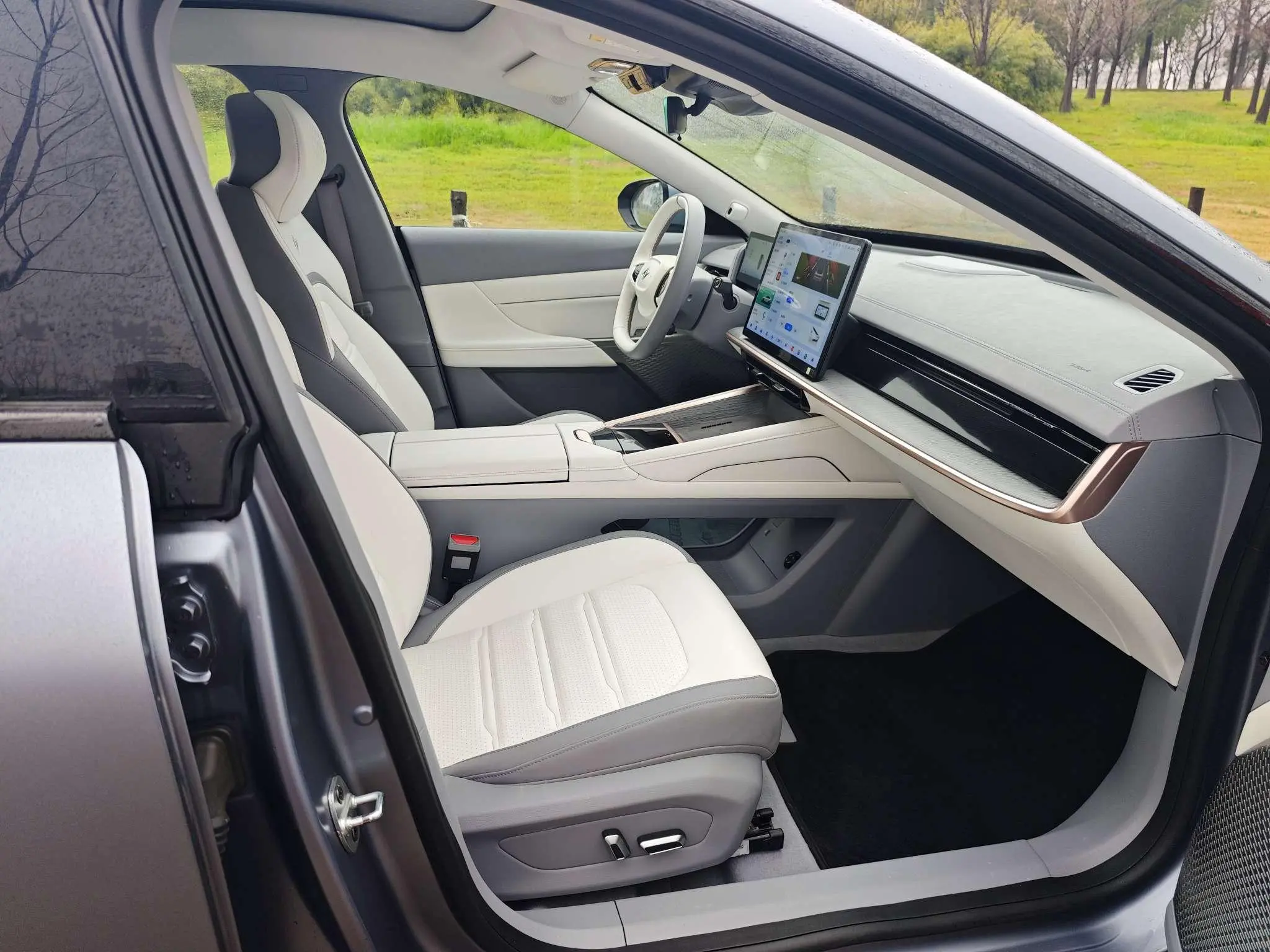 Dongfeng eπ eπ007 Pure electric 540 four-wheel drive Max version