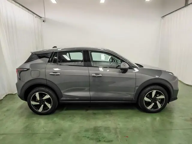 LYNK & CO Lynk & Co. 06 EM-P Plus