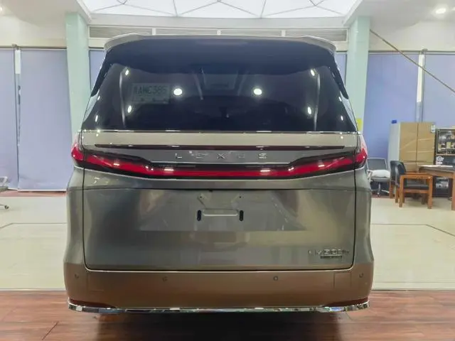 Lexus Lexus LM 500h DIRECT4 six-seater premium edition