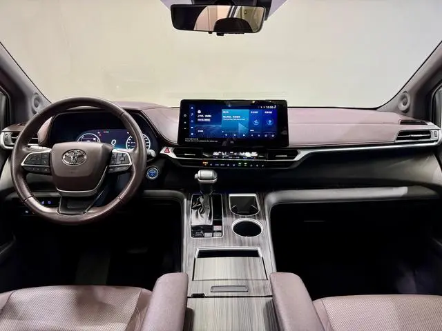 TOYOTA Saina Dual engine 2.5L platinum version