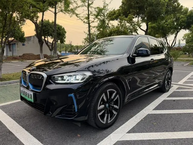 BMW BMW iX3 Facelift leading type
