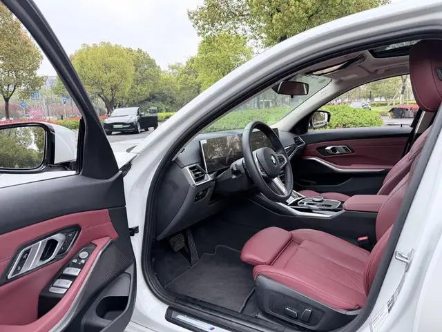 BMW BMW 3 Series 320Li M sports suit