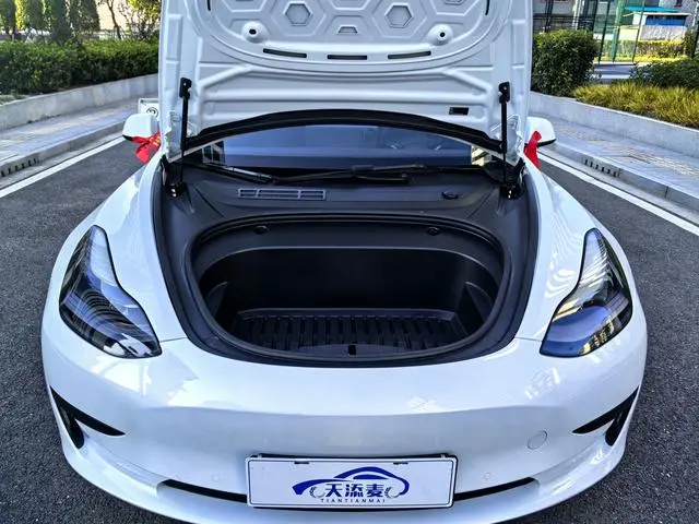 Tesla Model 3 Upgraded version of standard battery life rear drive