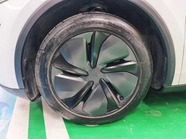 Tesla Model Y Rear-wheel drive version