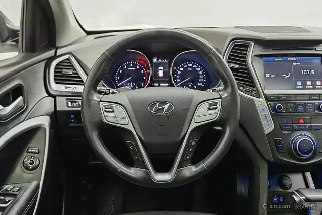 Hyundai Shengda 2.0T automatic two-wheel drive intelligent 7-seater