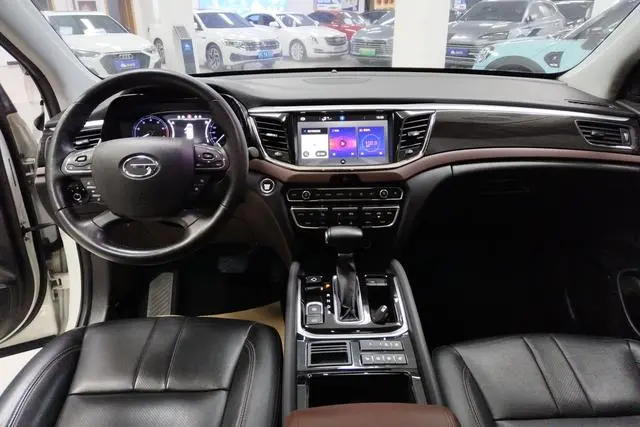 GAC Trumpchi GS8 320T two-wheel drive luxury Zhilian Edition 7 seats