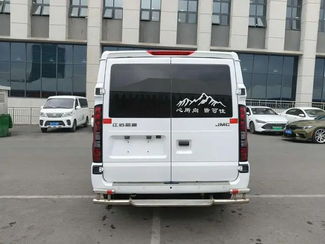 JMC Fushun 2.0T manual diesel short-axle low-top commercial multi-function passenger car 5 seats