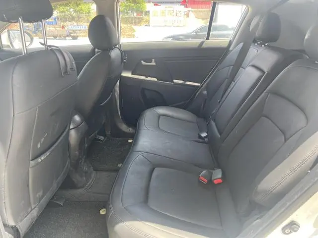 Kia Smart running 2.0L automatic two-wheel drive version GL
