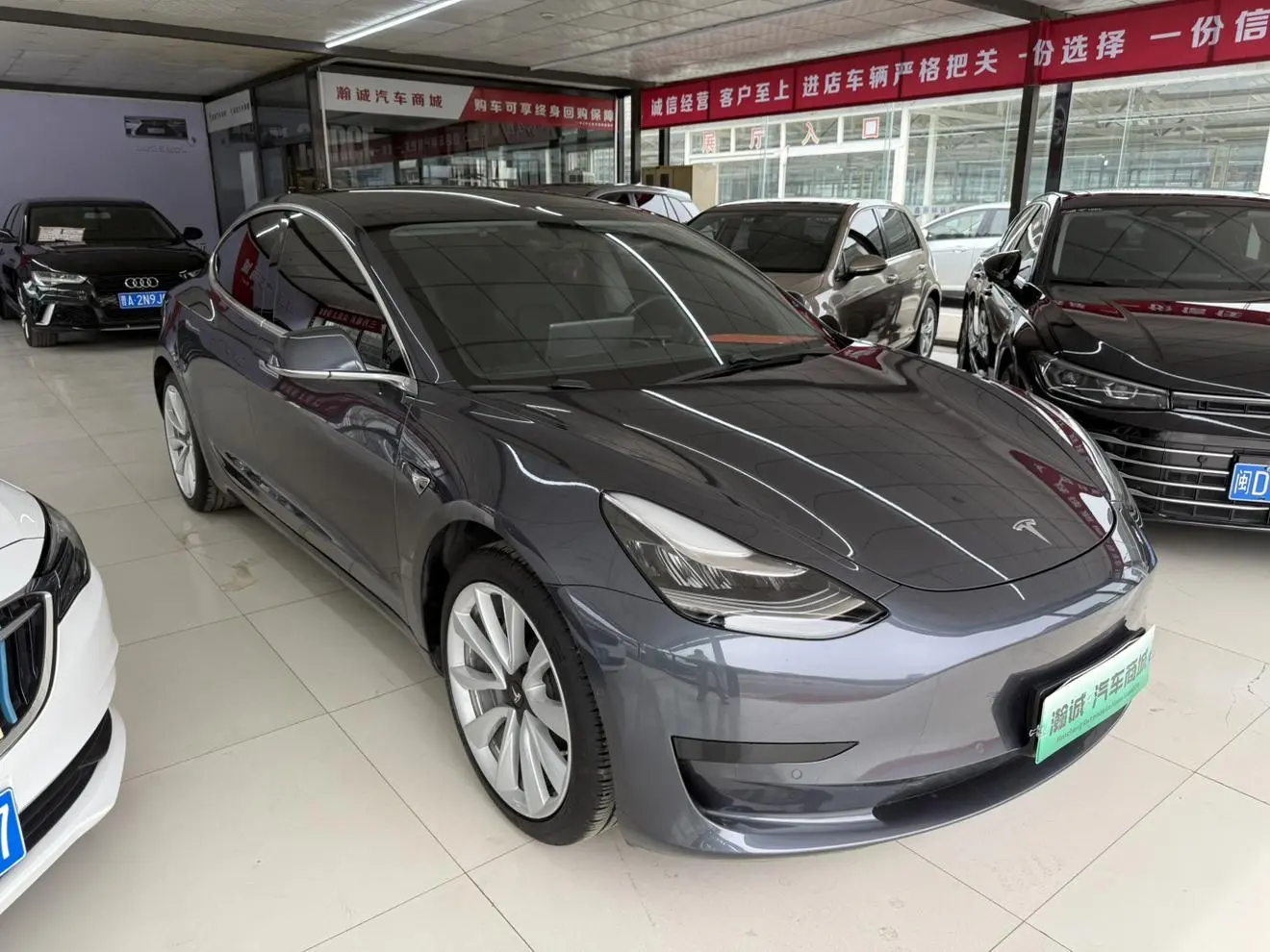 Tesla Model 3 Upgraded version of standard battery life rear drive